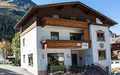 fruehstueckspension-ferienhaus-galtuer-faednerspitze-sommer
